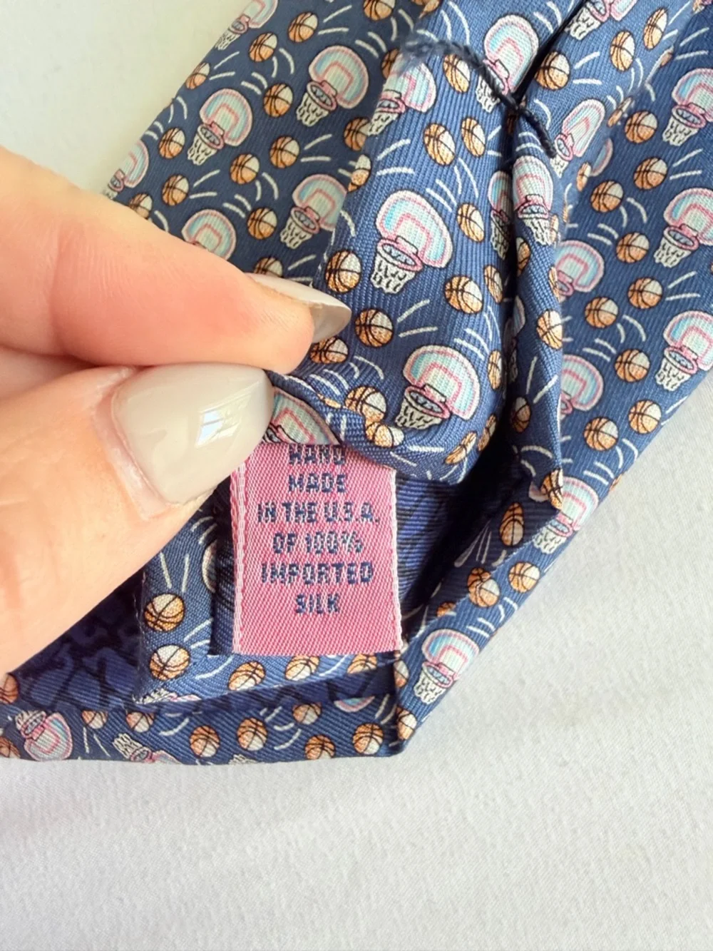 Vineyard Vines 100% Silk Basketball Hoop Sports Theme Navy Patterned Tie